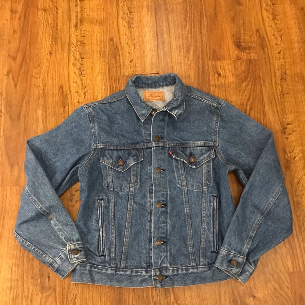 Levi’s 40R or Large